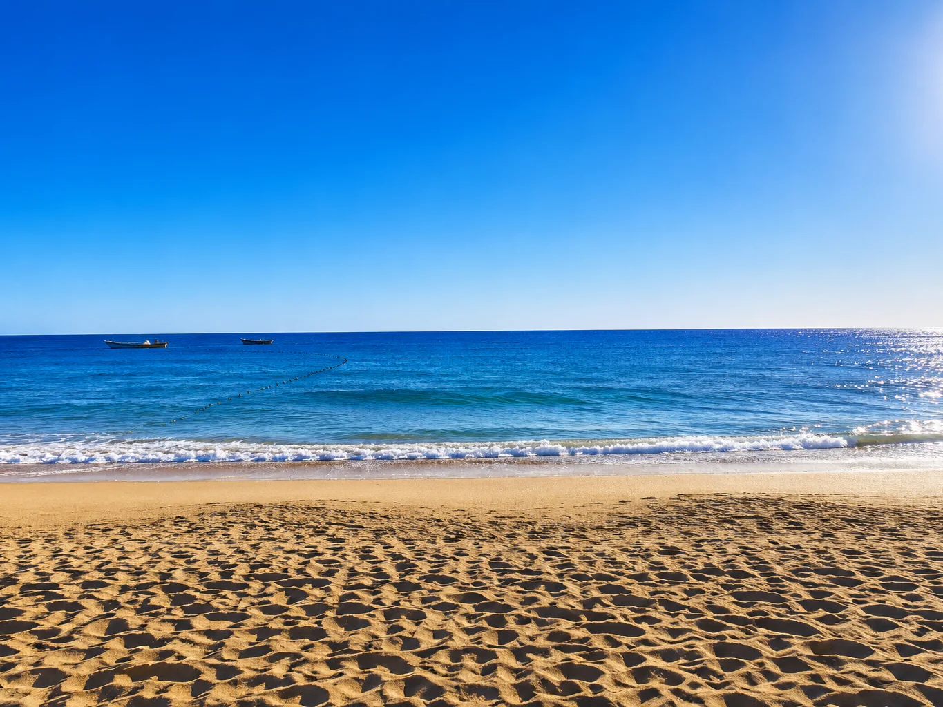 The quiet sandy beach of Abu Dabab with small boats