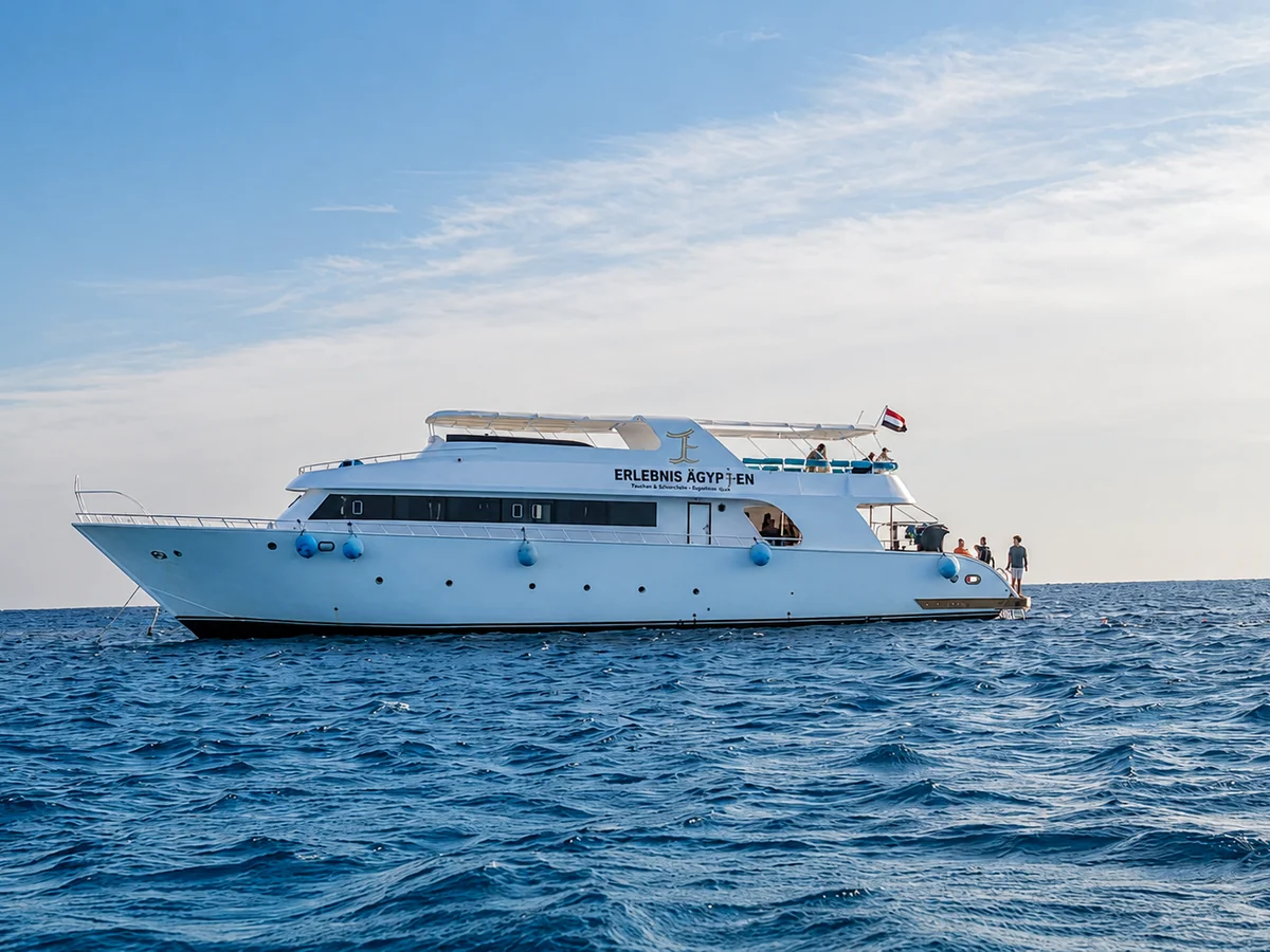 Our boat "Erlebnis Ägypten" anchored calmly in the Red Sea